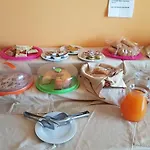 伊尔巴洛奈托酒店 3* Tarsia