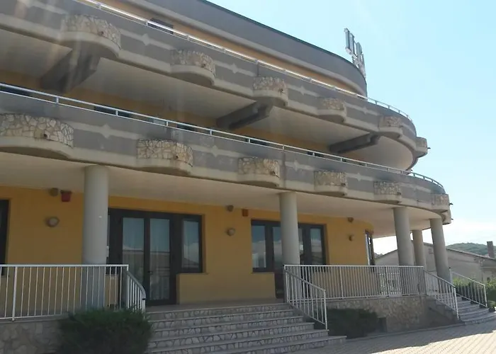 伊尔巴洛奈托酒店 3* Tarsia