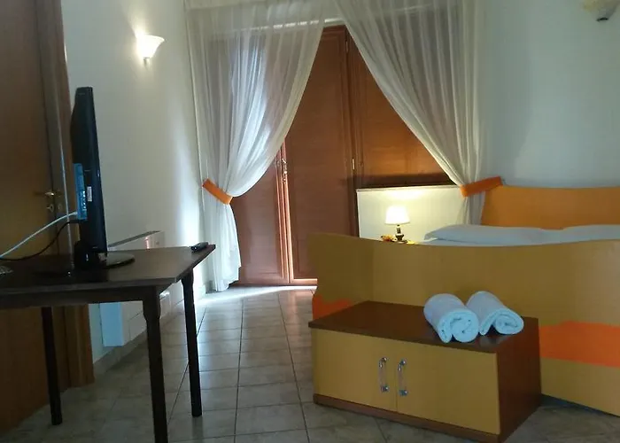 伊尔巴洛奈托酒店 Tarsia